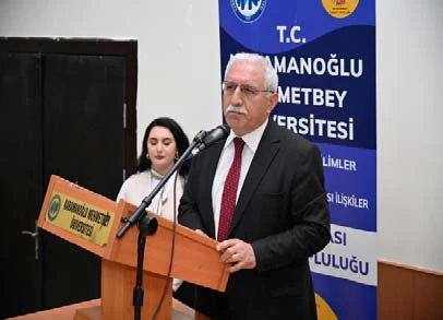 Karamanoğlu Mehmetbey Üniversitesi Uluslararası İlişkiler Topluluğu tarafından düzenlenen “Yapay Zekânın Savunma Sanayinin Gelişimindeki Rolü” başlıklı akademik etkinliğe Yüksekokulumuz Müdürü Prof. Dr. Rüştü GÜNTÜRKÜN konuşmacı olarak katılmıştır.